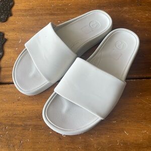 Lululemon Womens US 9 EU 40.5 Restfeel Slide Sandals Bone White logo